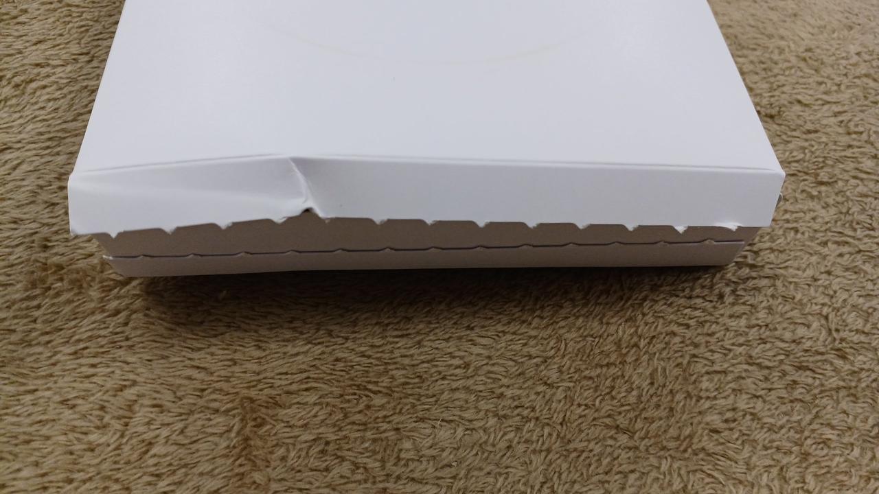 アクセサリー箱折れキズあります