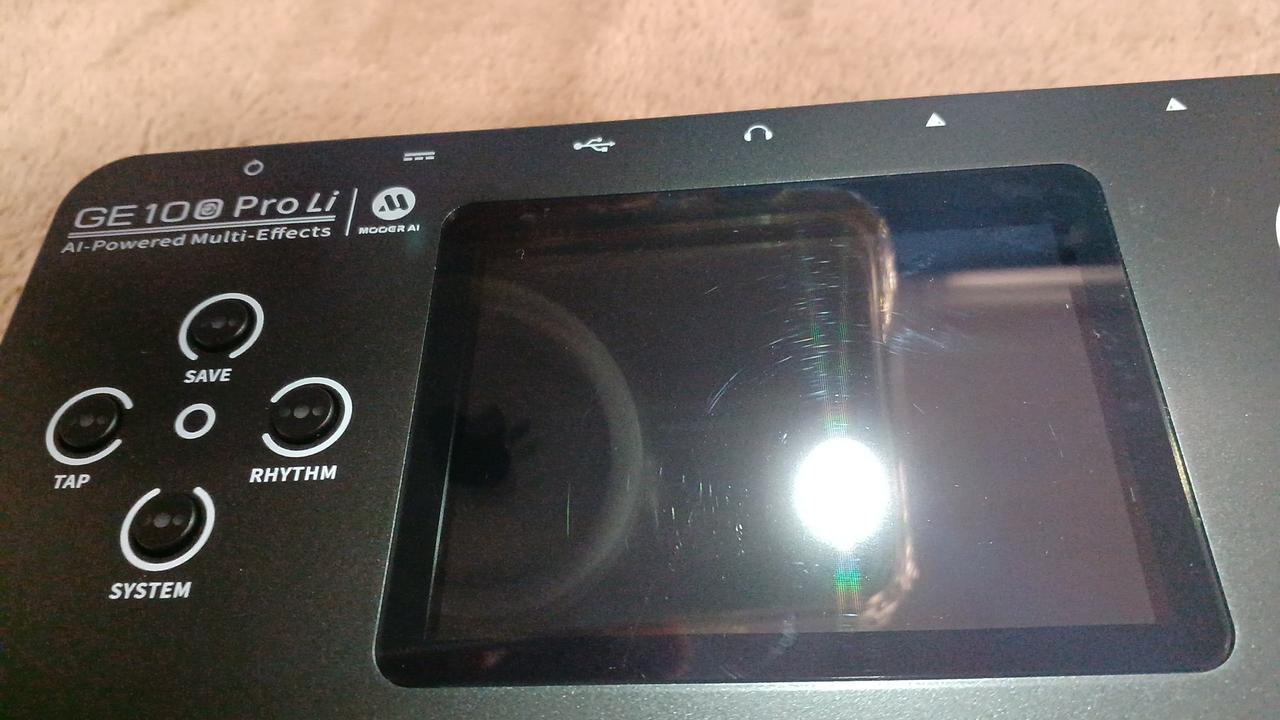 液晶に細かなキズあります