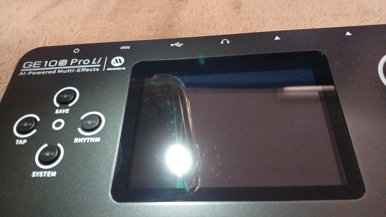 液晶に細かなキズあります