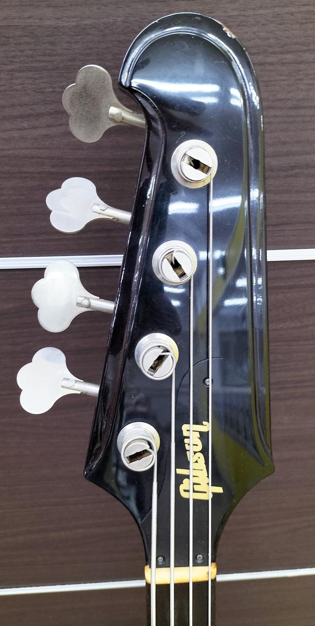 トラスロッドカバーがギブソン表記に変更