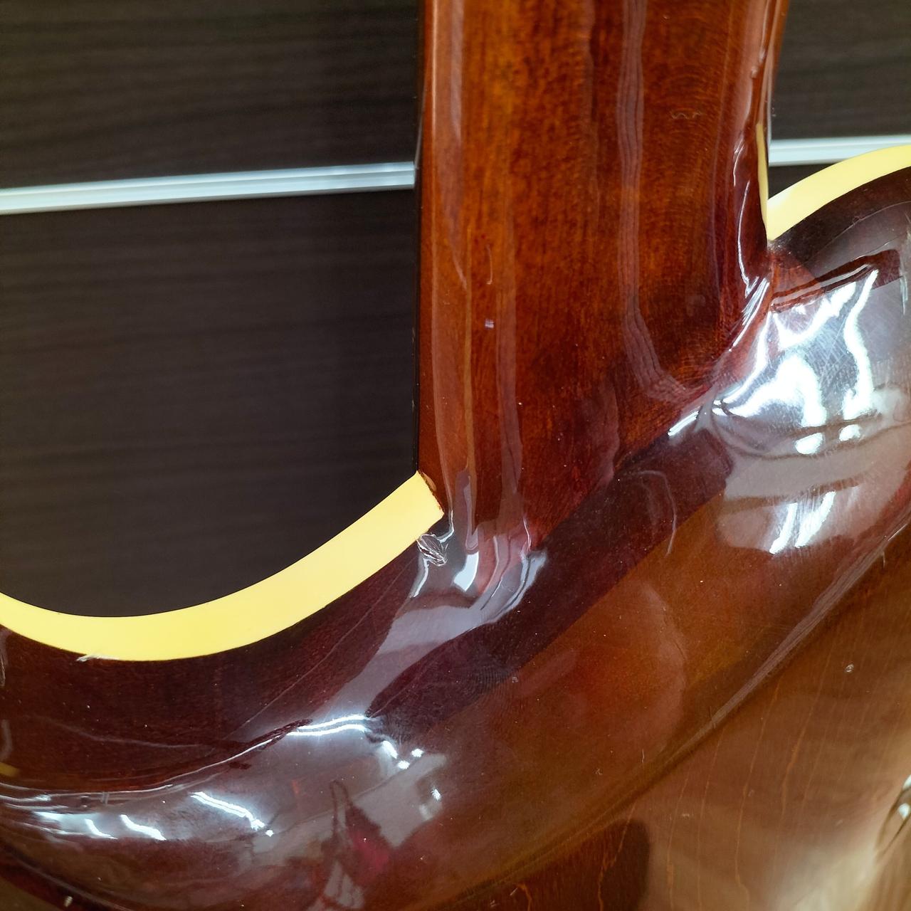 ネックジョイント部分に打痕あります(2)