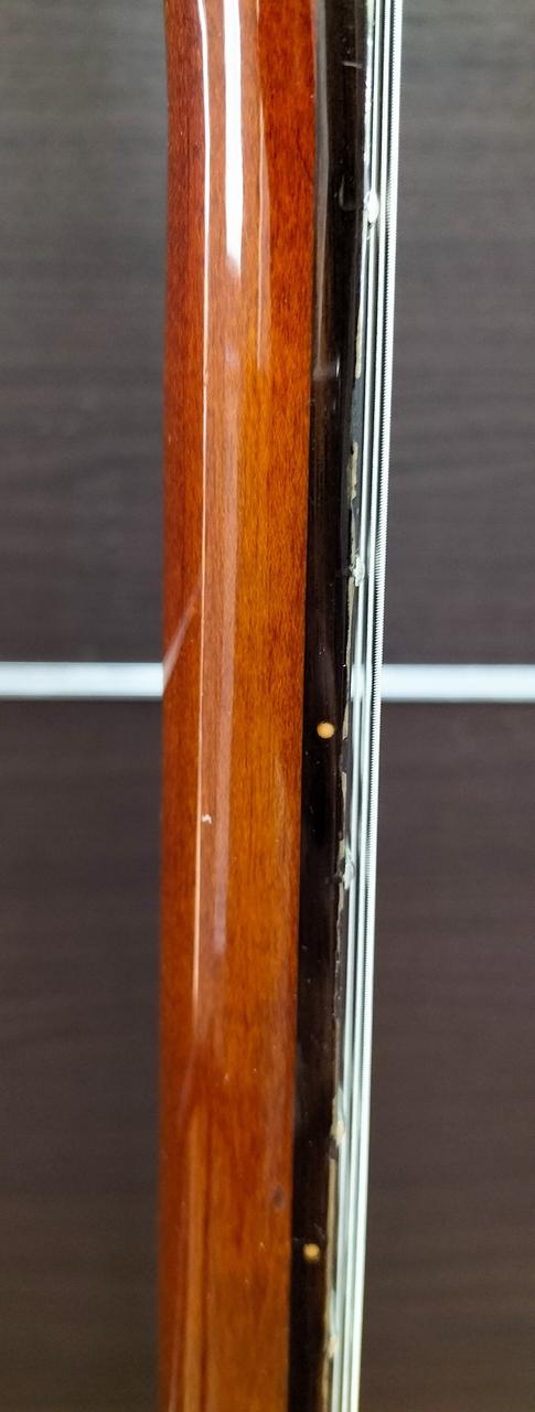 ネック側面塗装剥がれあり