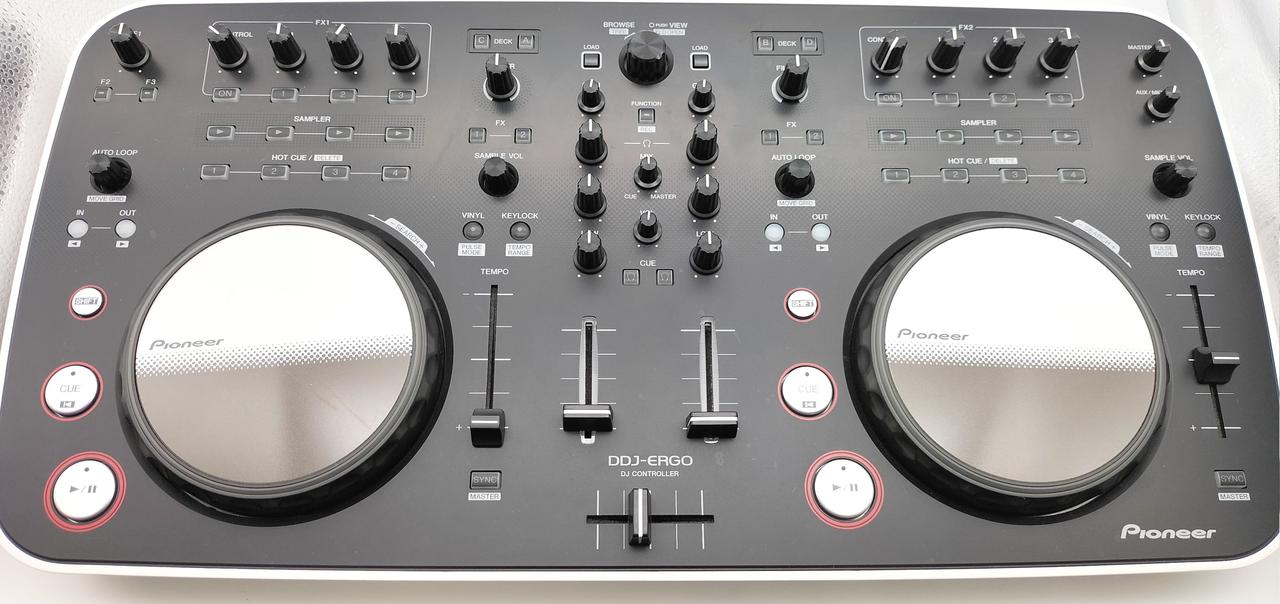 フロント面汚れあります!カバー欠品。