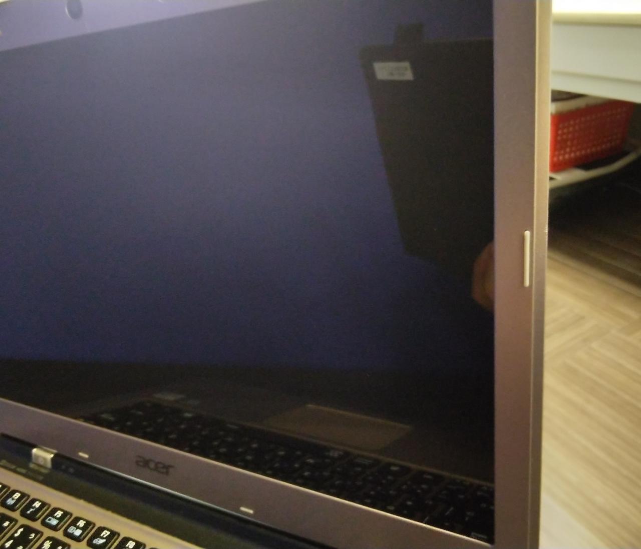 液晶画面にはキズはありません。