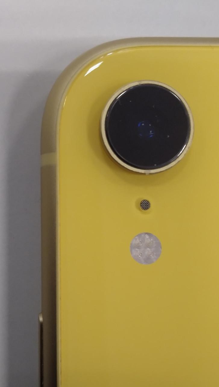 レンズにキズは見られません。