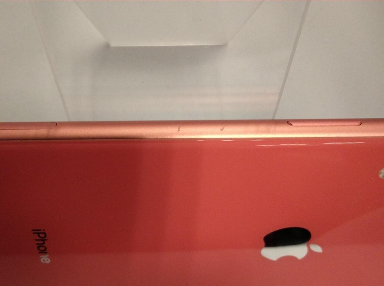 縁金属部のキズです