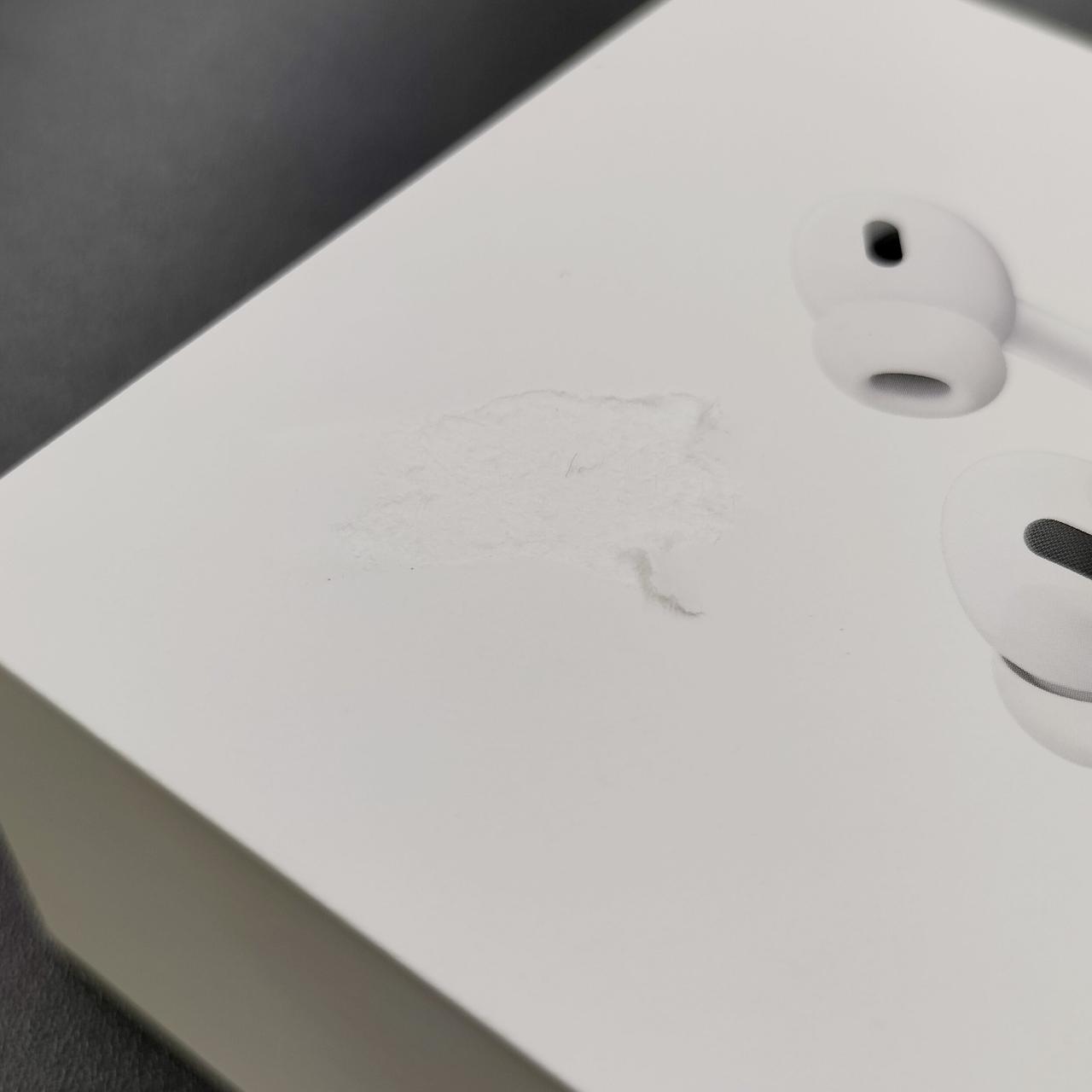 外箱にダメージあります。