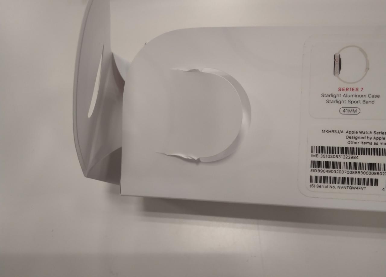 化粧箱に破損があります。