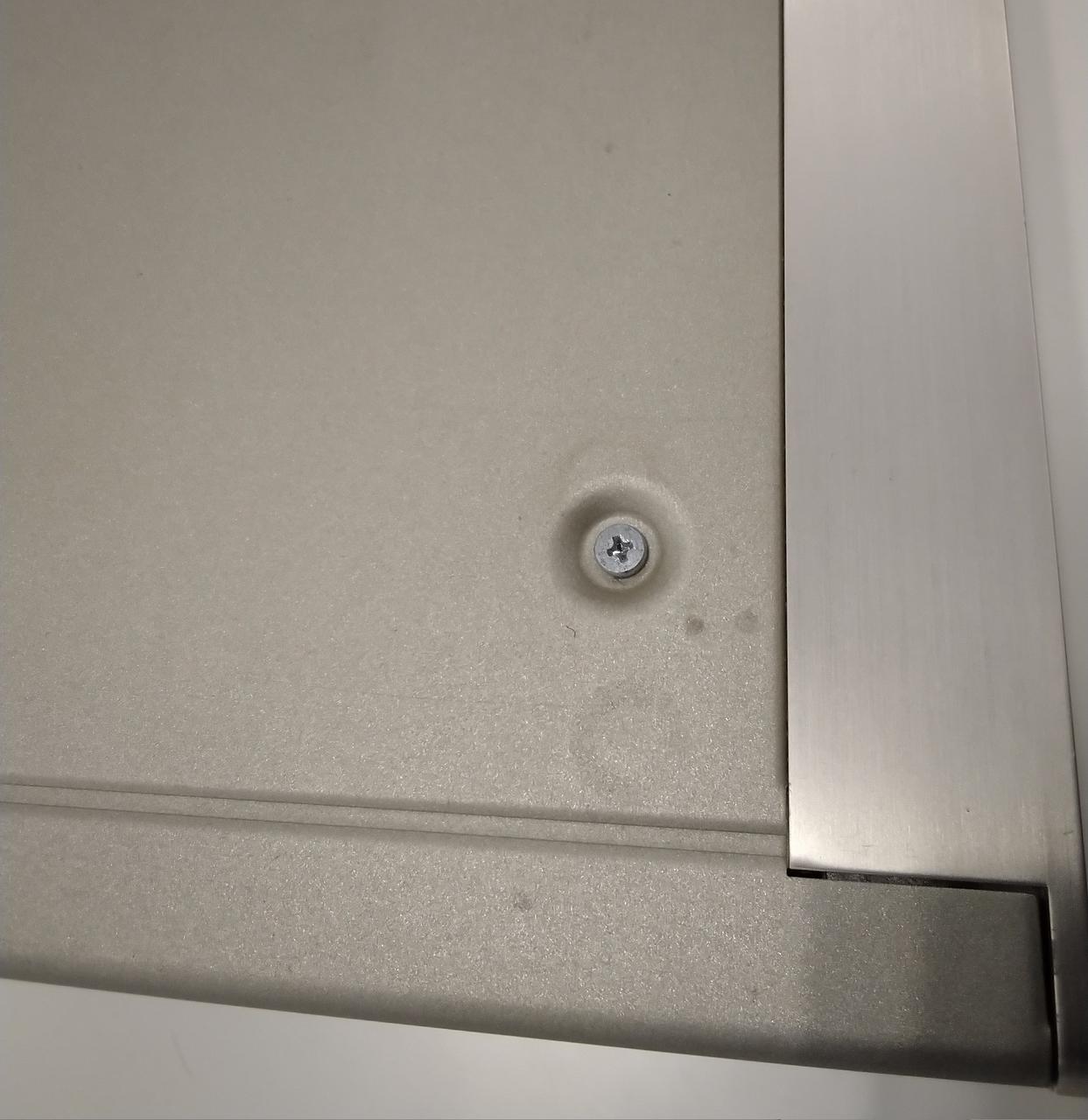 キズ、汚れがあります。