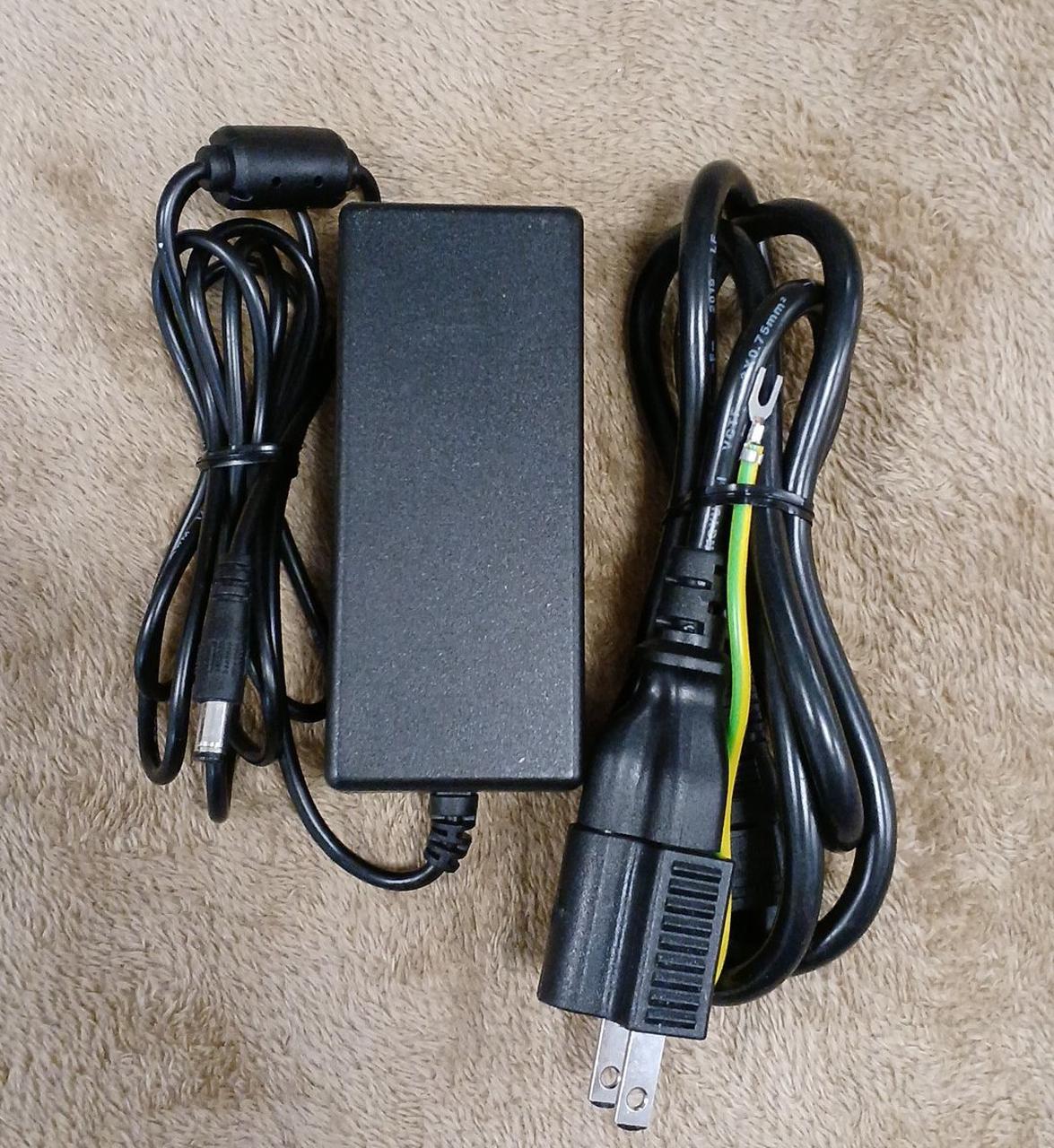 付属品はアダプタのみです