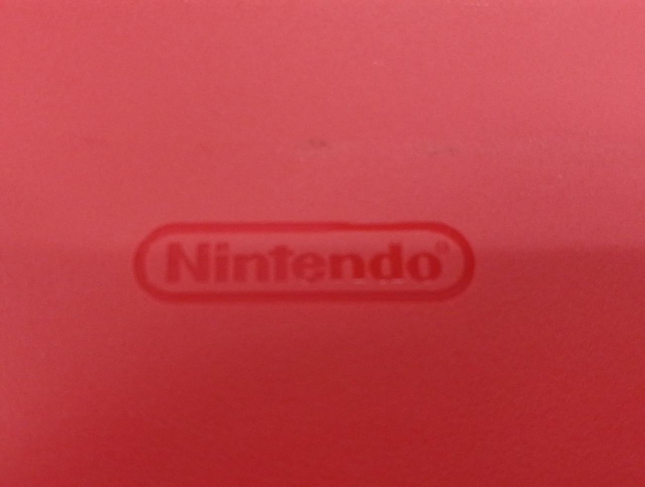 擦り傷と黒点のようなキズあり