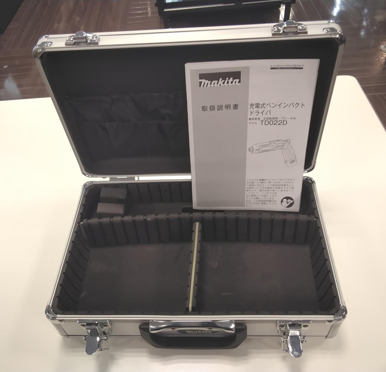 ケース内は使用による傷みがあります。