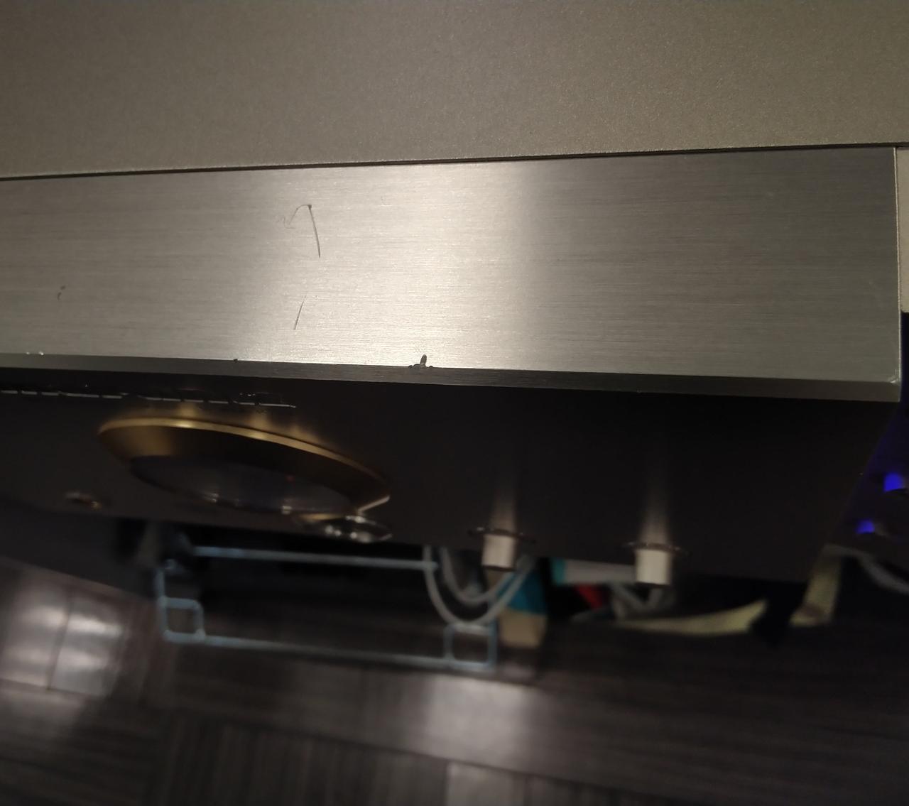 キズがあります。