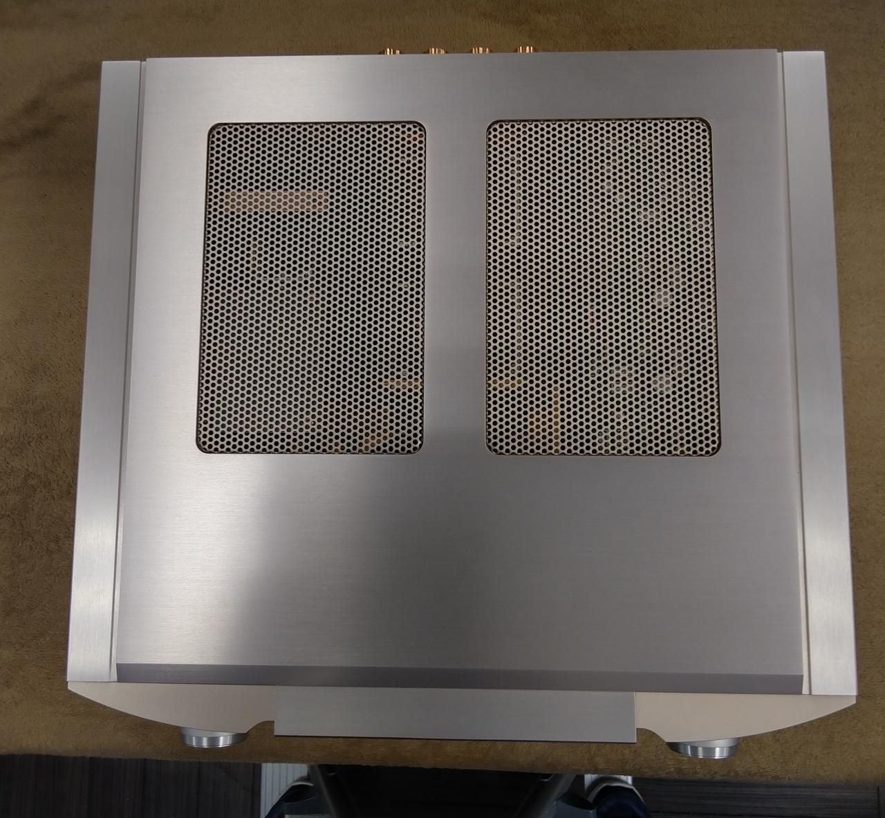 天板にキズ、汚れはありません。