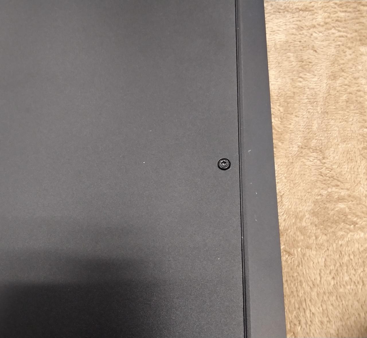 細かいキズがあります。