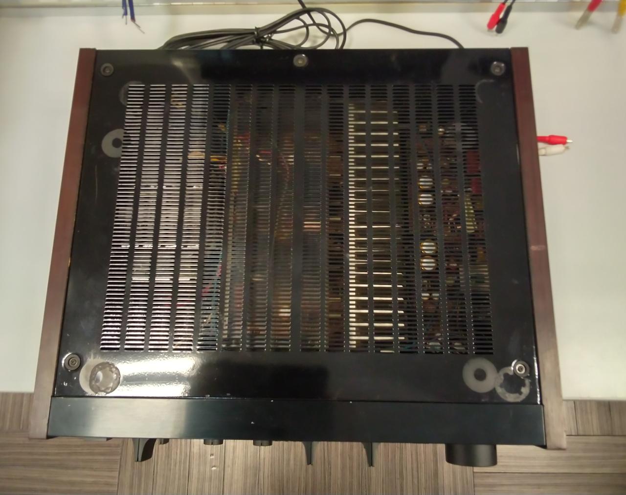 天板にキズ、汚れ、打痕があります。