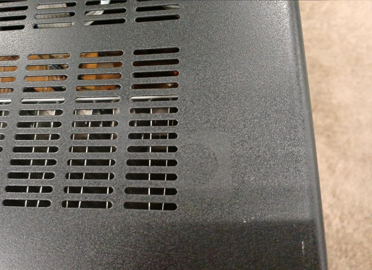 上面ラック機材の痕あり