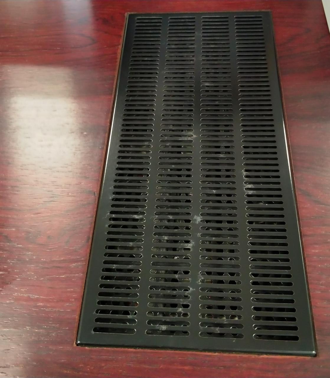 左右の金具部が劣化してます。