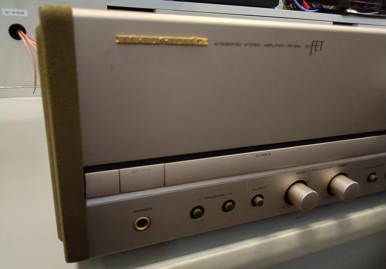 電源ボタンの文字が消えます。