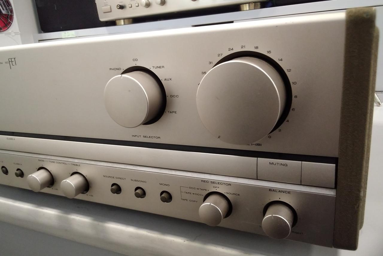 汚れ、キズがあります。