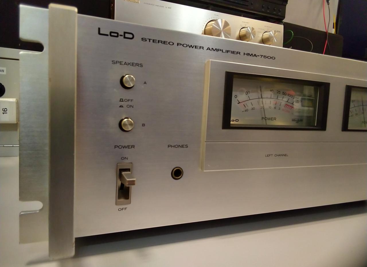 経年劣化で変色が
見られます。