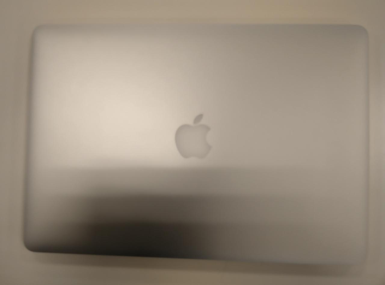 細かいキズがあります。