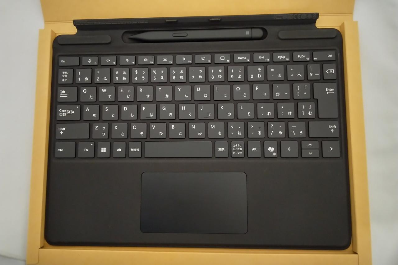 別売のキーボード付き