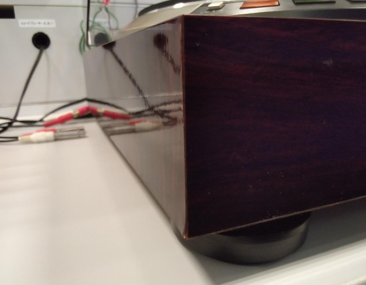 経年劣化で表面が剥がれがあります。