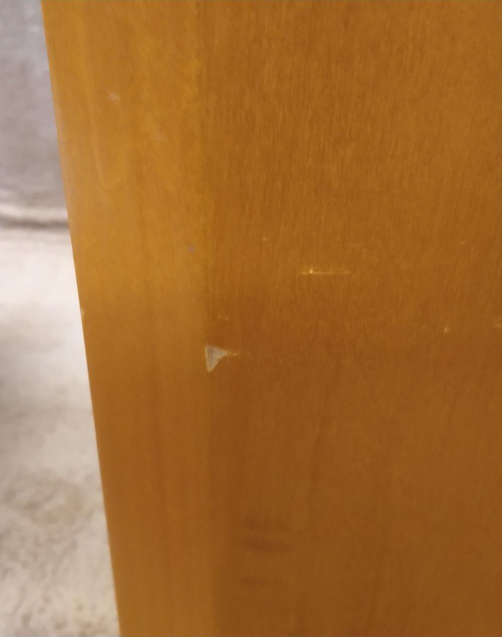 キズがあります。