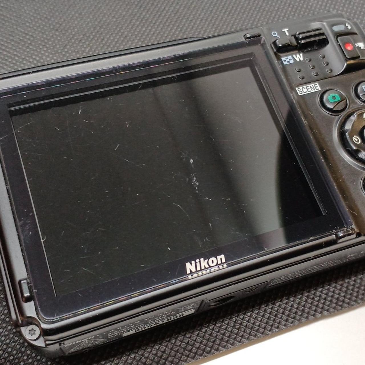 液晶キズ目立ちます