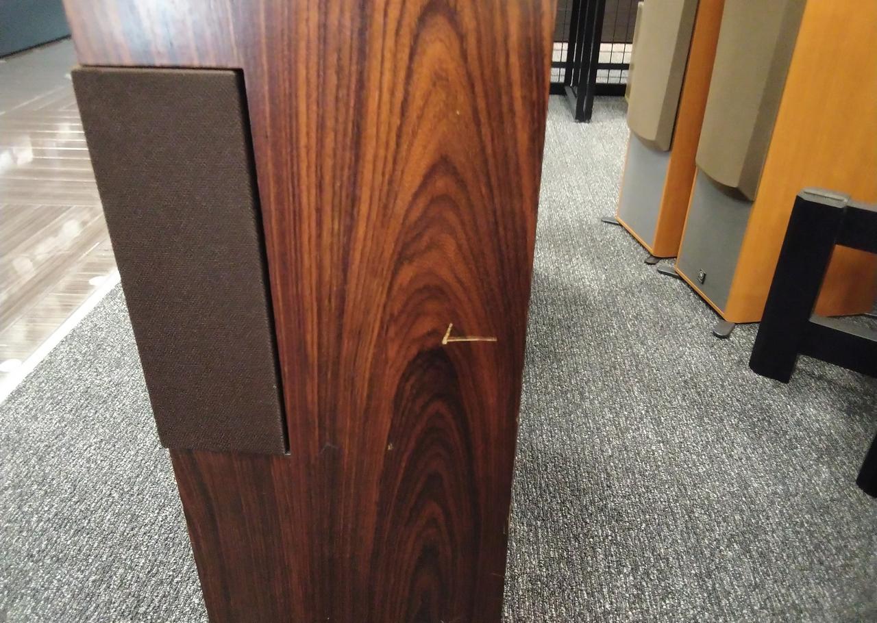 キズがあります。