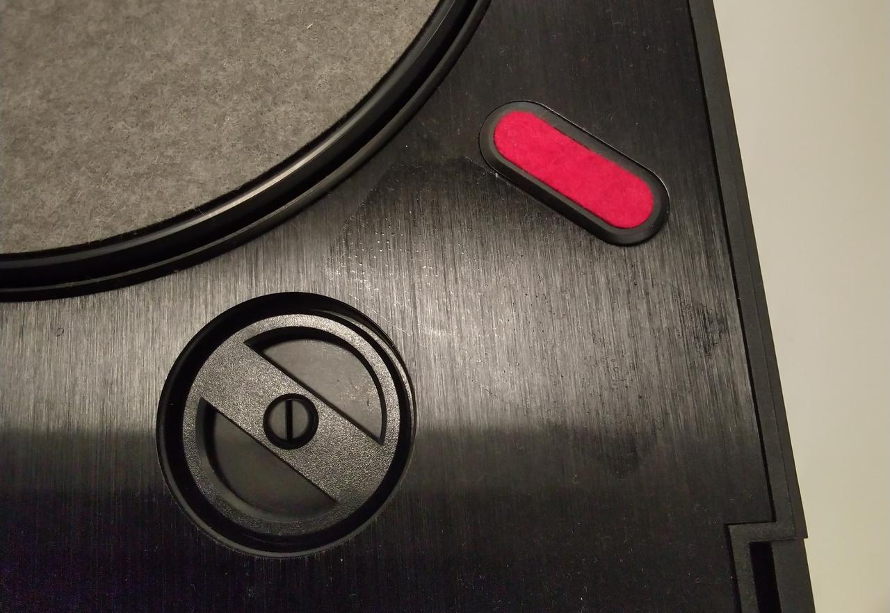 シール跡があります。