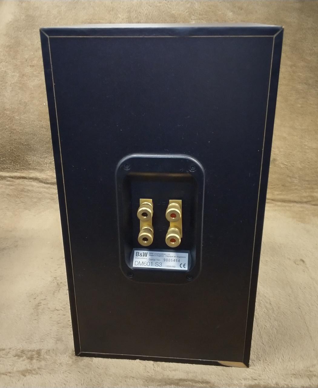 表面のカバーが劣化で割れます。