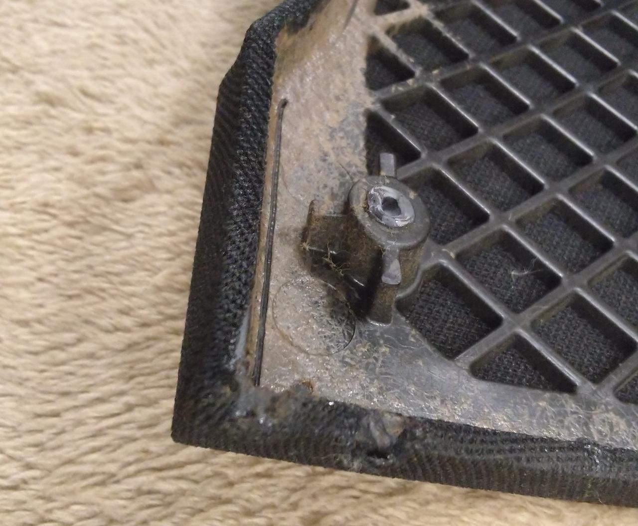 ツメが折れます。ネットにホツレがあります