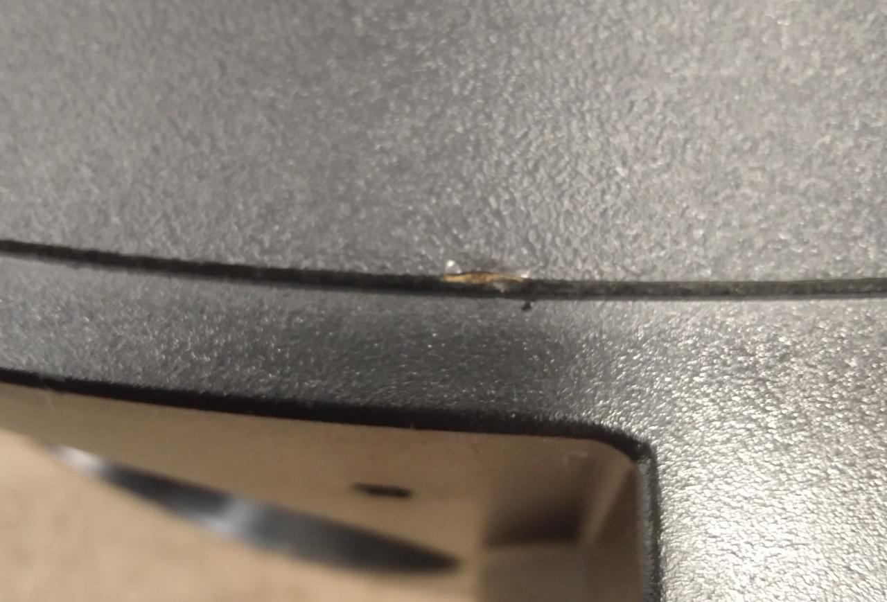 天板にキズがあります。