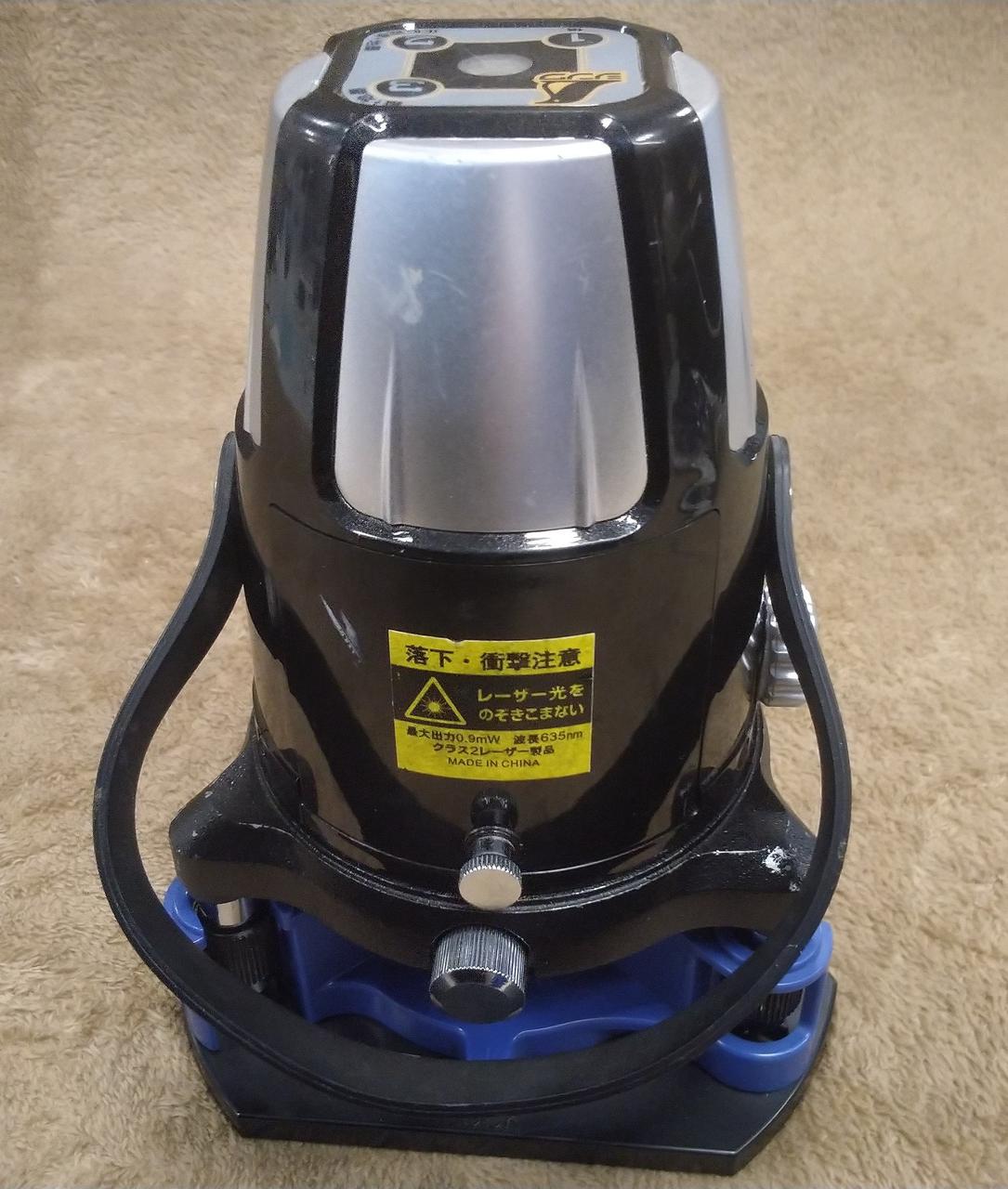 単3電池4本入れると電源が入ります。