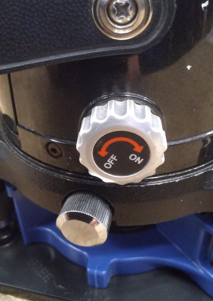 スイッチが空回りONの状態になってます。