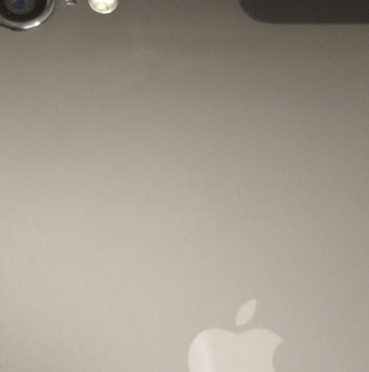 ライトの下辺りに変色が見られます。