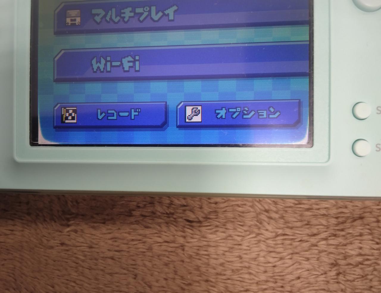 液晶不良、下画面の両角白くなってます。