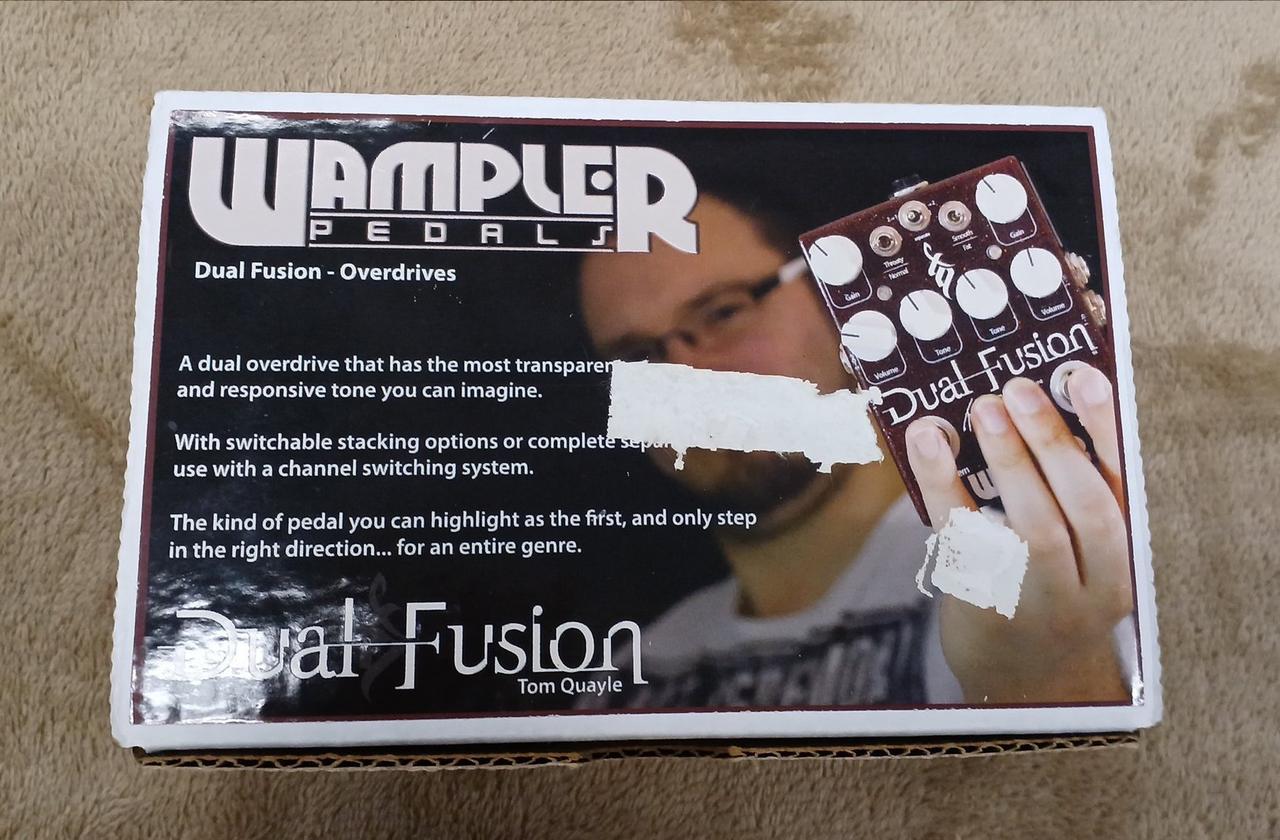 箱表紙破れあり