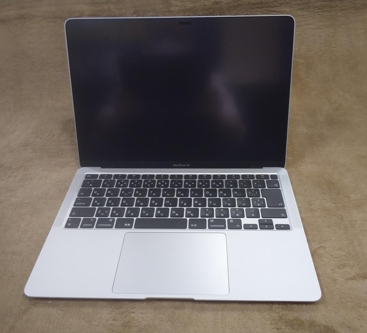 キズは見られません。