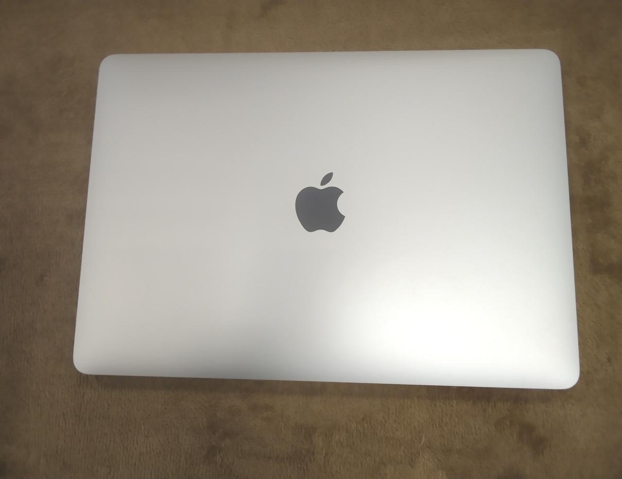 キズは見られません。