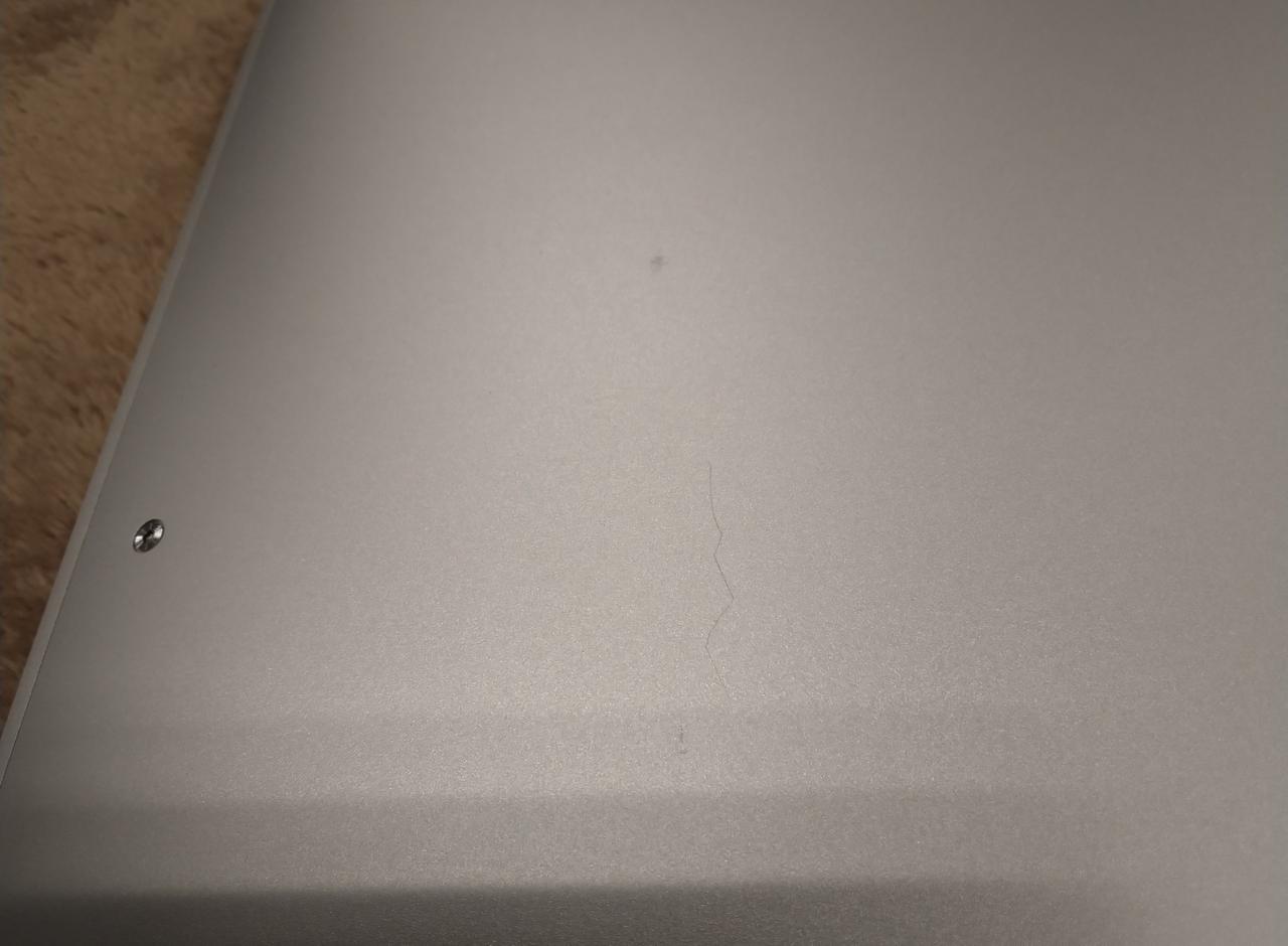 キズがあります。