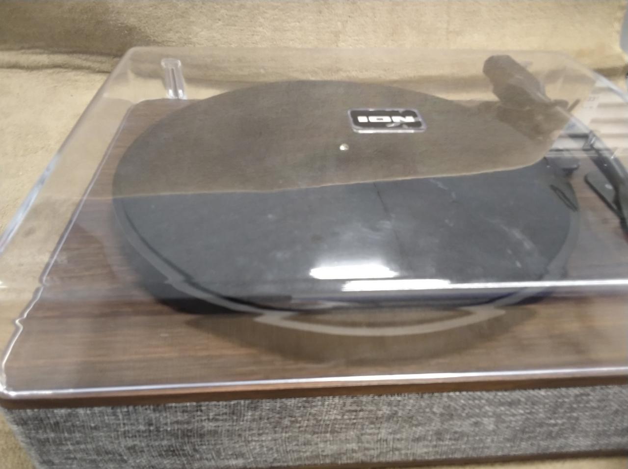 ダストカバーにキズがあります。