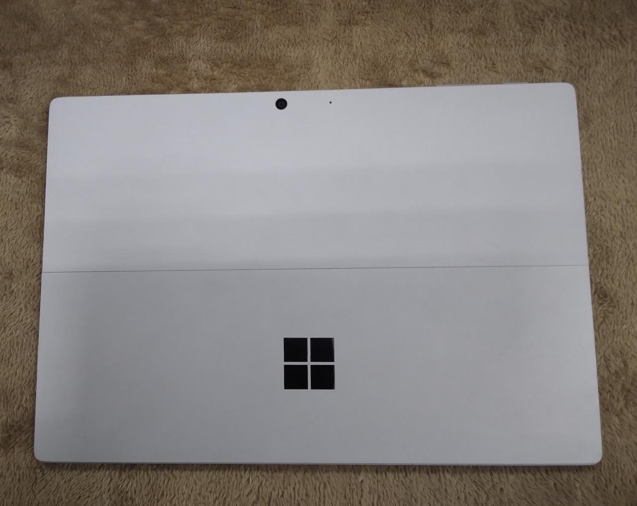 擦りキズがあります。