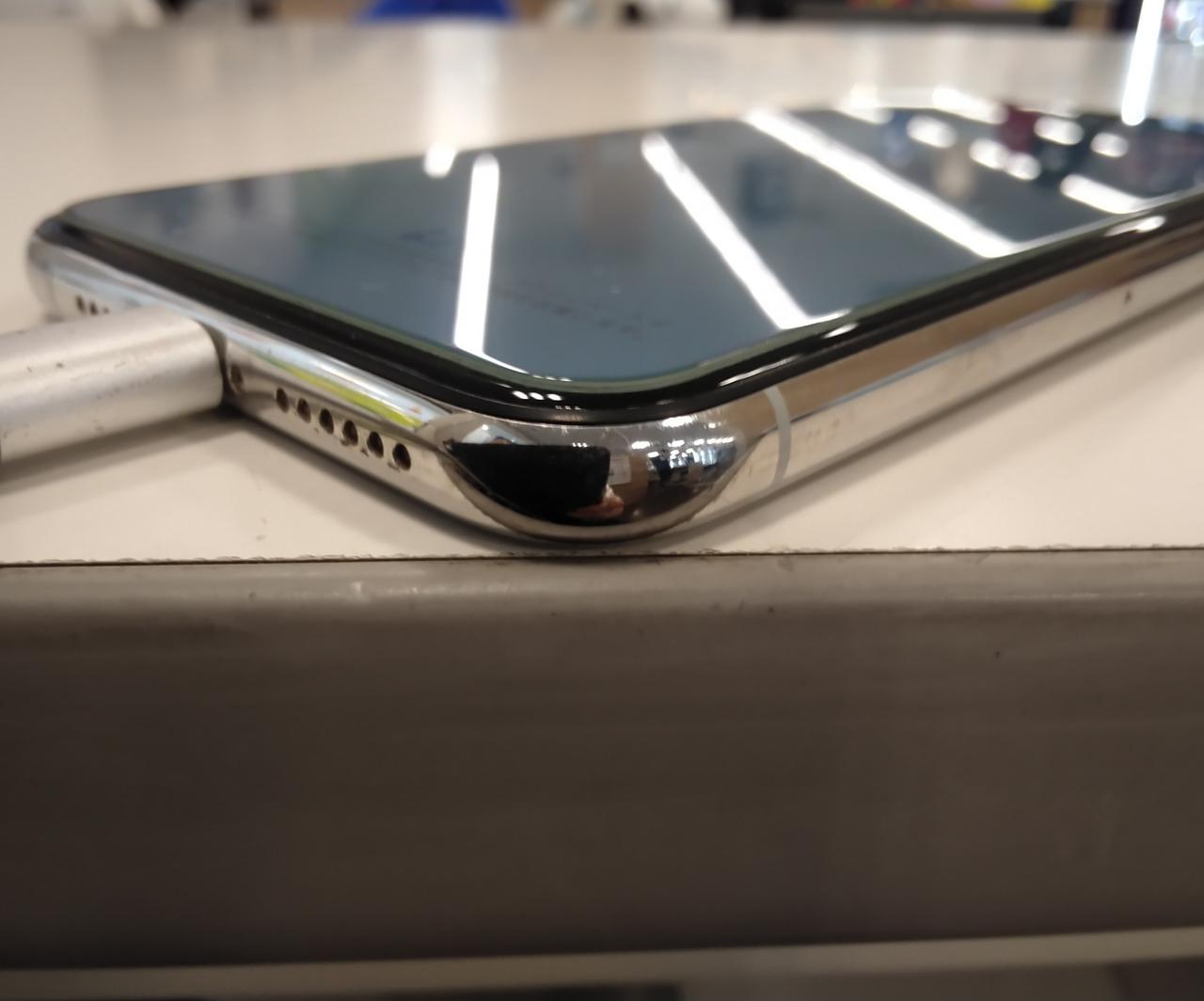 細かなキズがあります。