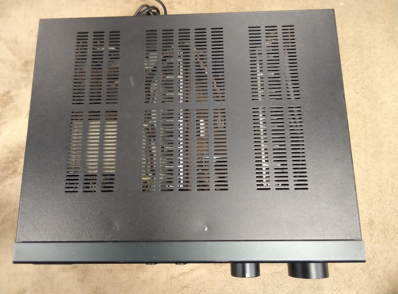 天板にキズ、汚れ、打痕があります。