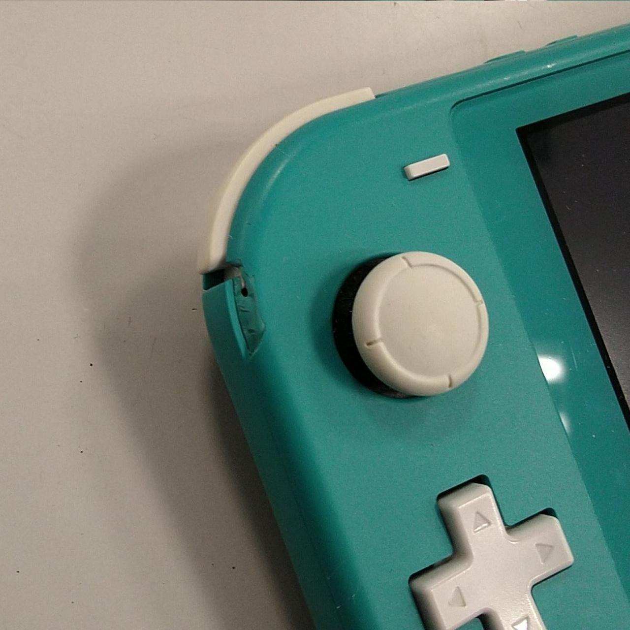 Lボタン付近破損あり