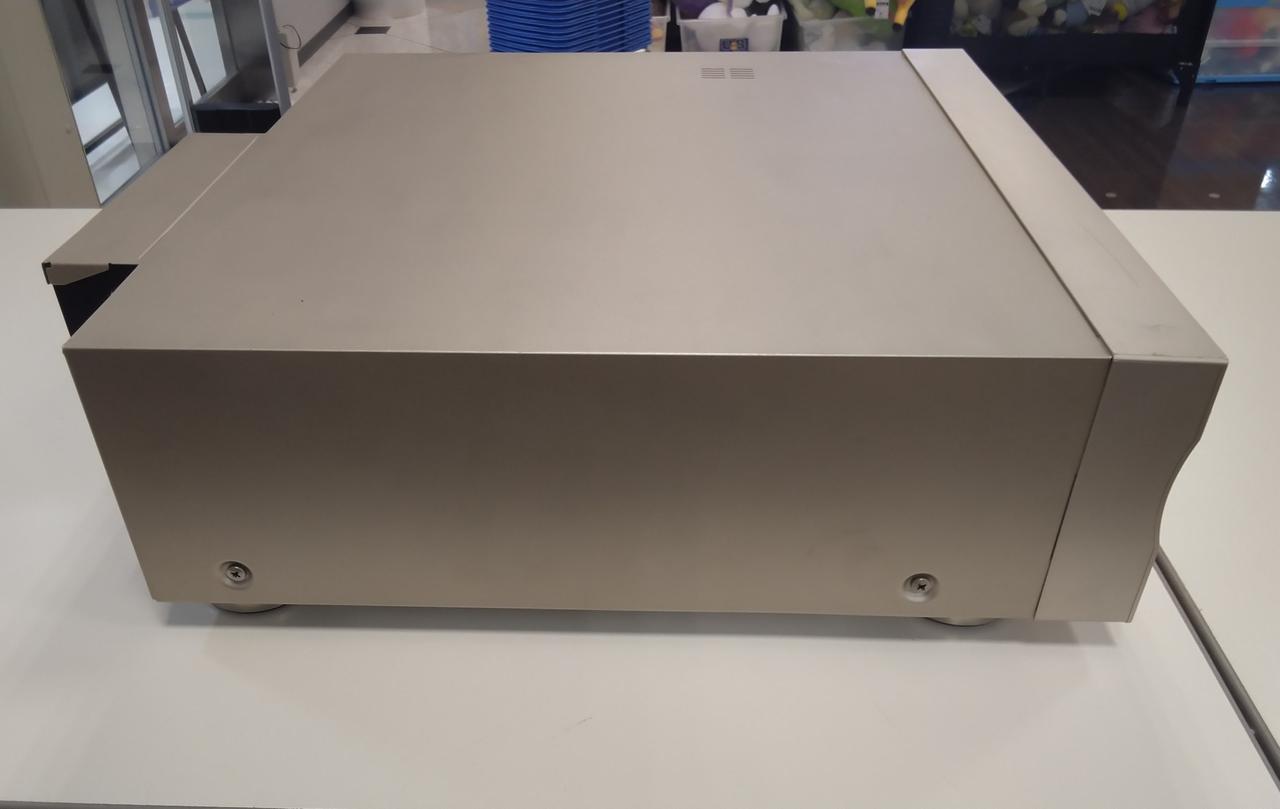 キズ、汚れがあります。