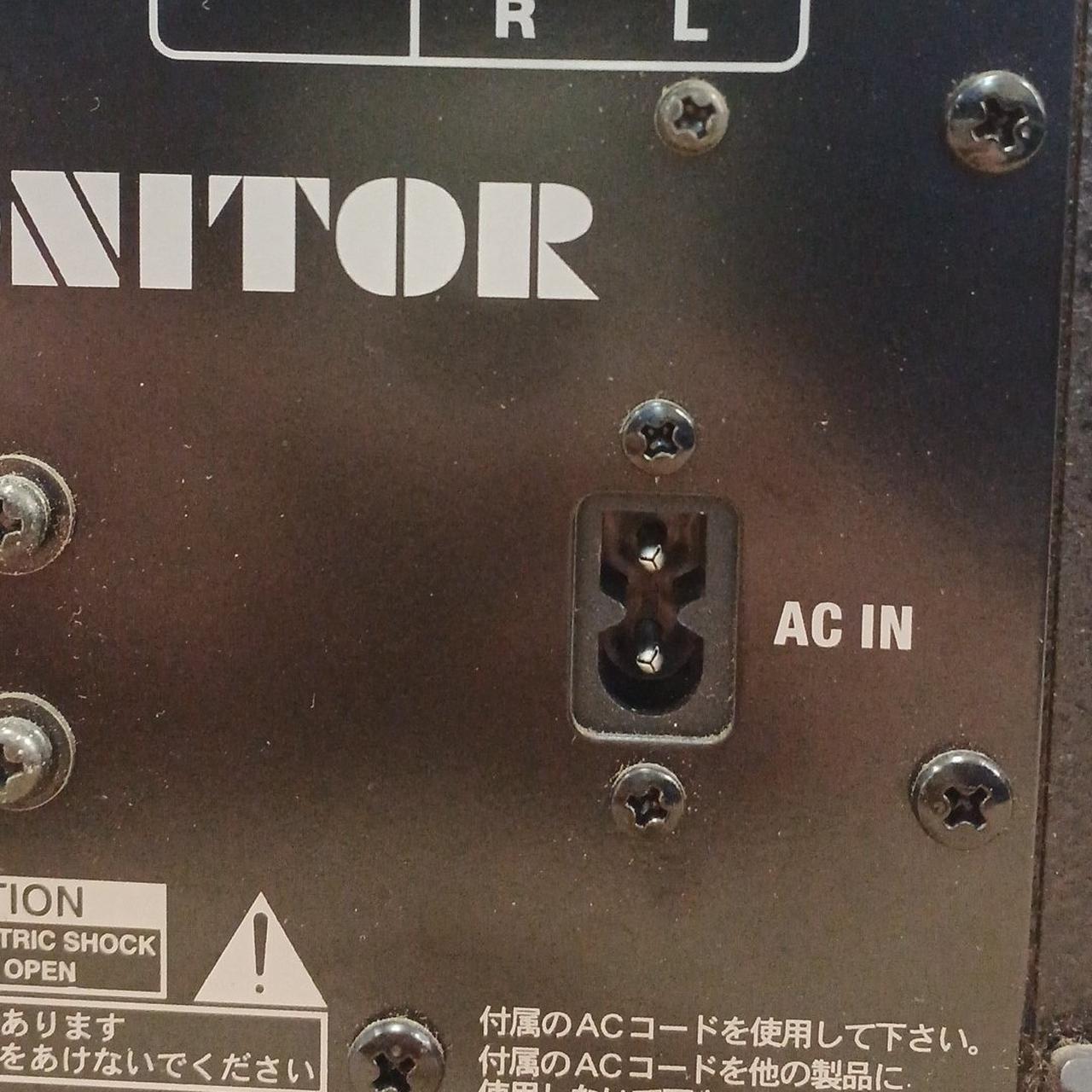 ケーブルプラグ曲がりあります